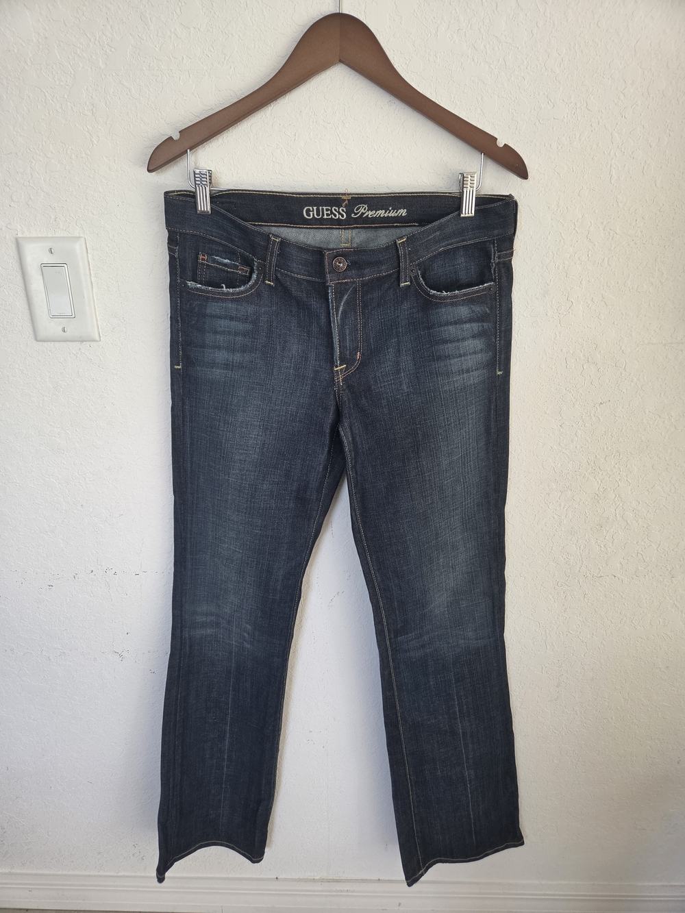 Guess Premium Dark Wash Low Rise Bootcut Jeans Distressed Pocket Size 29 Y2K